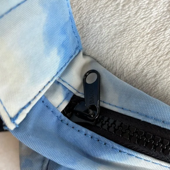 Baggu Cloud Print Medium Nylon Crescent - Picture 6 of 6